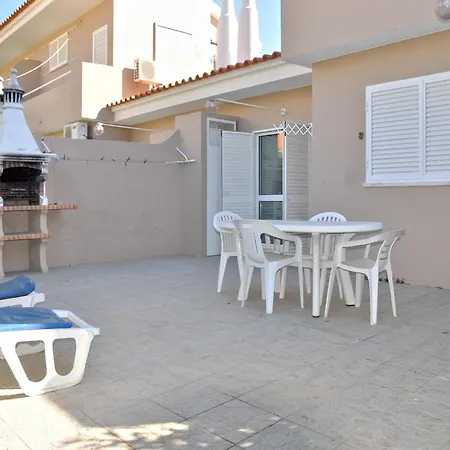Horacio Is Located Near The Center Of